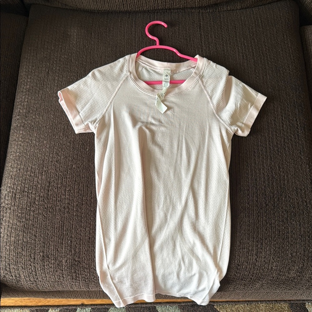 Lululemom women’s Pink Shott Sleeve Swiftly Tech